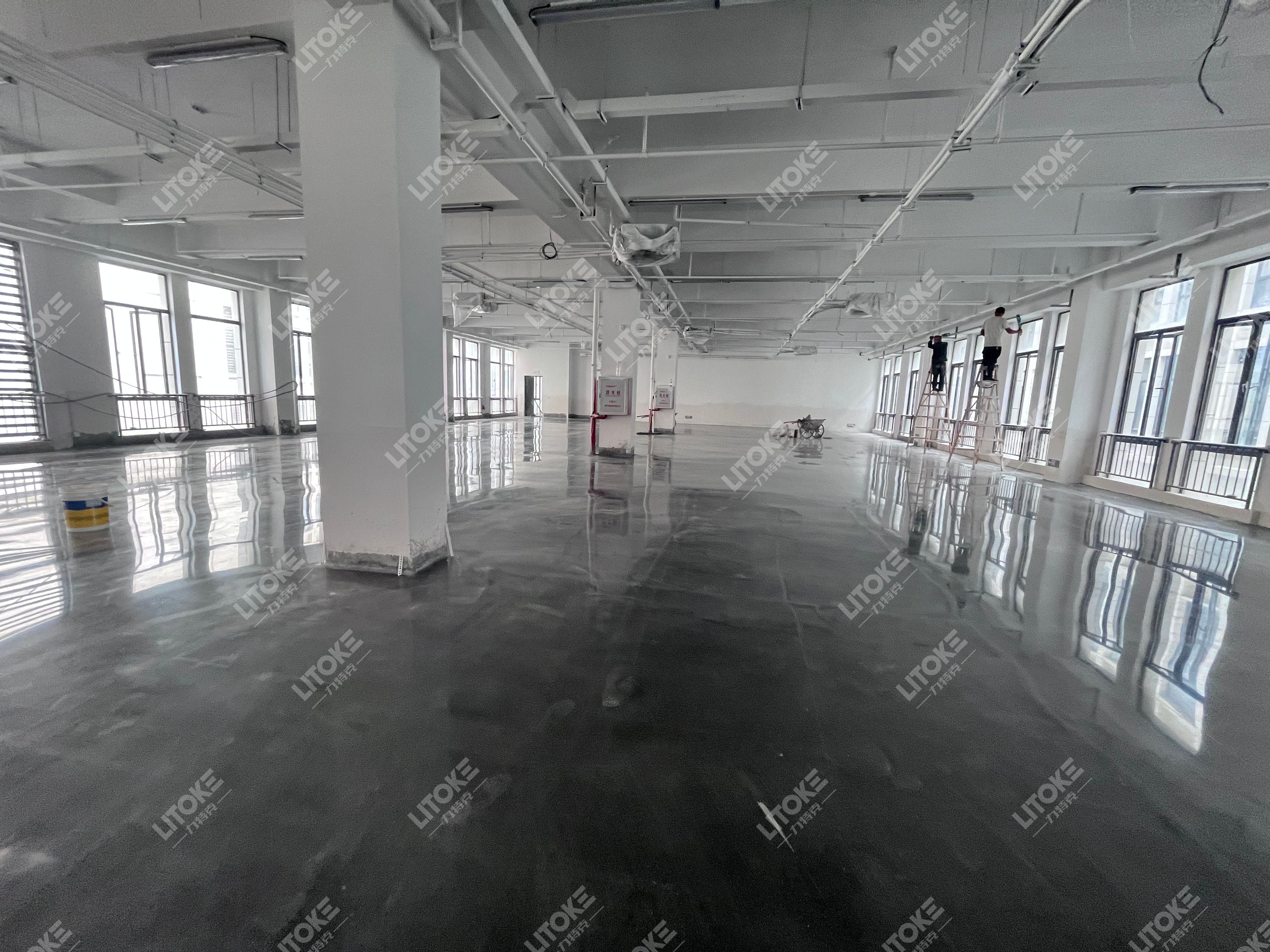 環(huán)氧地坪 vs 金剛砂地坪，工廠車間選擇哪種更劃算？